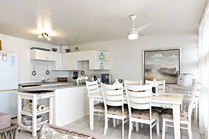 Chakas Cove 23 Kitchen and Dining Area